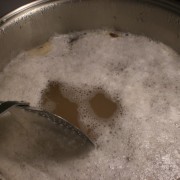 É o que fermentaria dentro da sua barriga, se você não deixasse o feijão de molho em água morna e soro de iogurte, por pelo menos 12 horas.