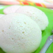 Idlis de arroz, prato típico indiano